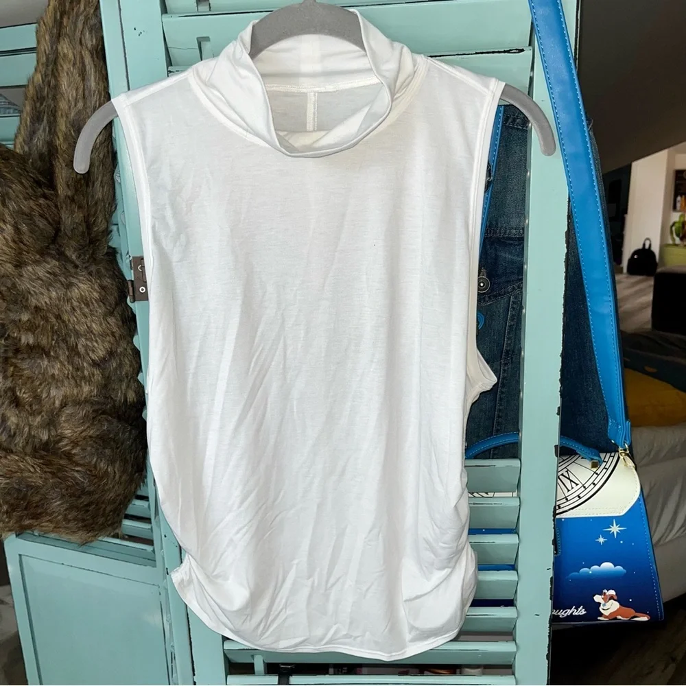 LULULEMON ATHLETICA See The Horizon Tank Turtleneck Rushed Sides Sheer Crop - Picture 6 of 7